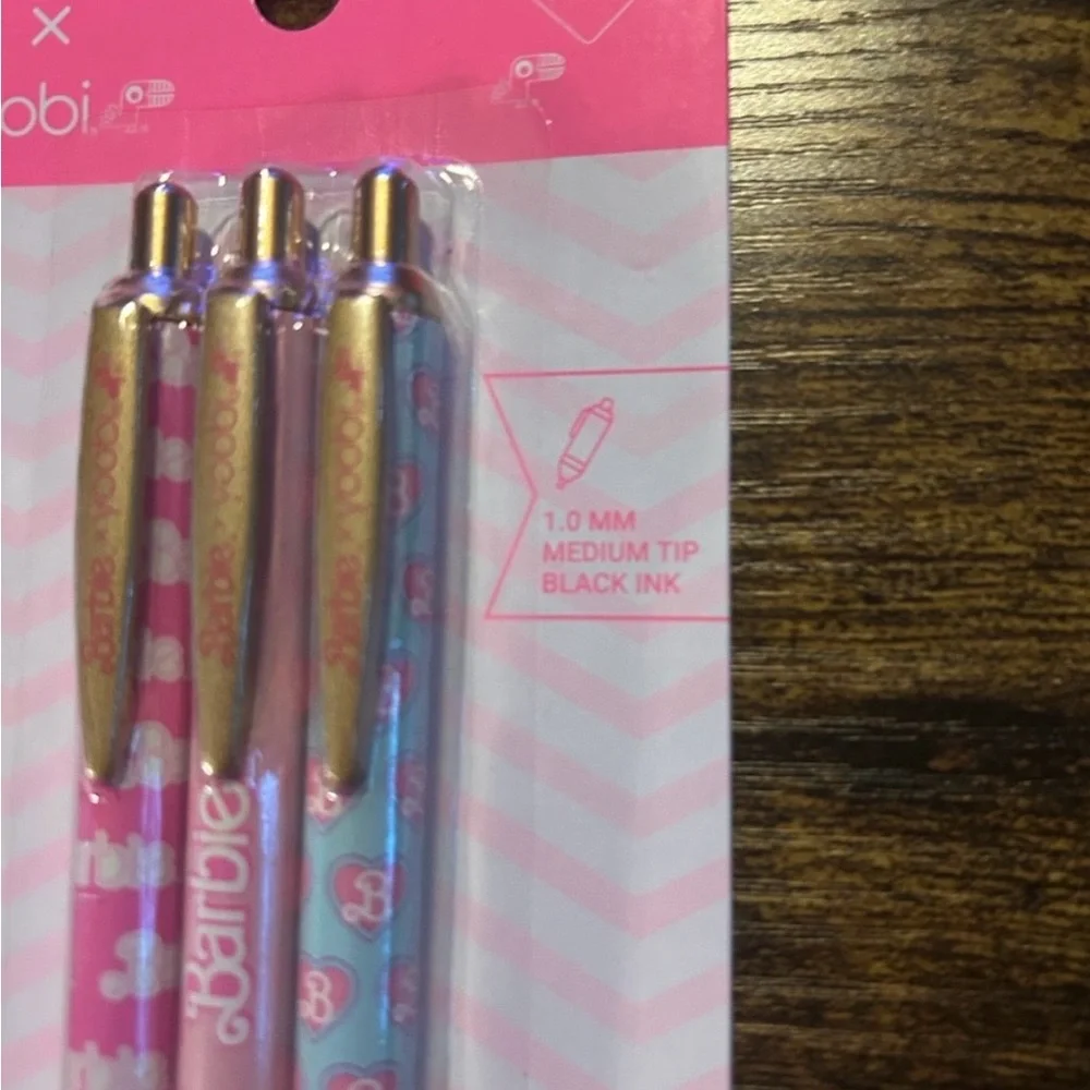 Barbie Yoobi Spiral Notebook & Pink and Blue Pen Trio - Picture 3 of 9